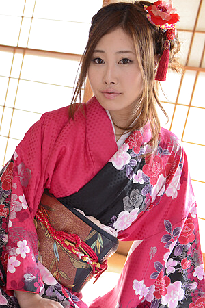 Yui Shiina opens her kimono and shows off her sexy tits