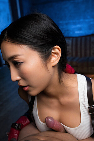 Japanese cosplayer Emiri Momota does titjob