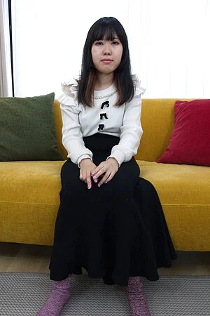 Eri Mizuno is so horny and wants to take off her clothes